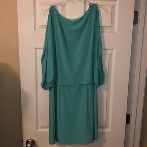 Jessica Simpson’s sleeveless dress